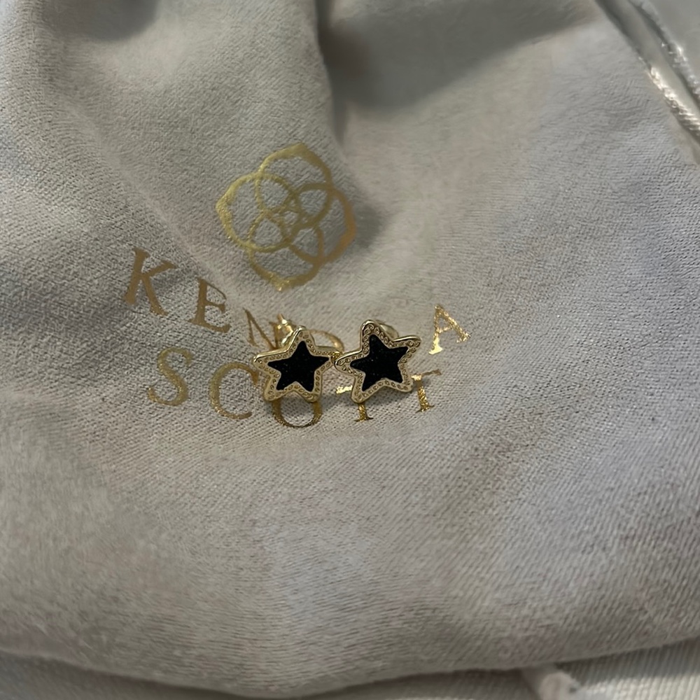 kendra scott stud earrings- gold with black drusy stone!
